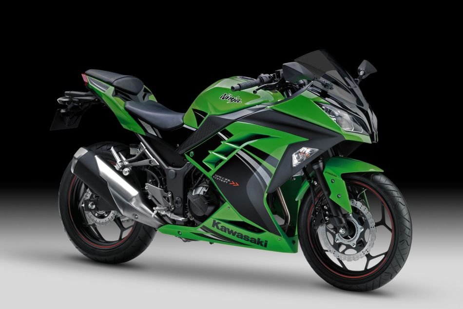 मात्र ₹38,000 की डाउन पेमेंट पर Kawasaki Ninja 300 स्पोर्ट बाइक होगा अब आपका, जानिए कीमत और मंथली EMI प्लान